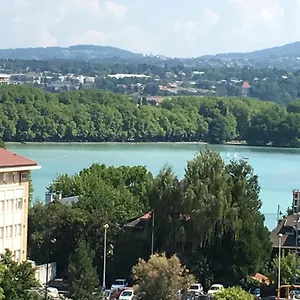 le-perchoir-du-lac.hotels-rhonealpes.com/